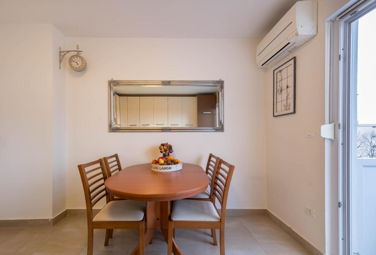 Apartment Jan 2+2 With Balcony Pula Exterior photo